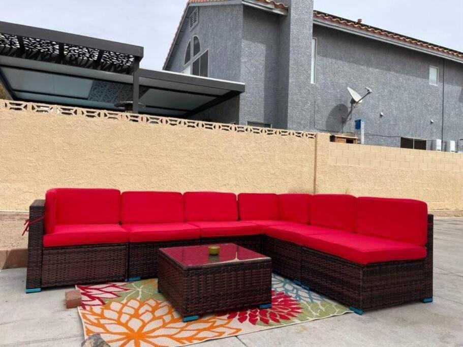 Work, Life, Luxury! Luxe Vegas W Firepit+pool Apartment Las Vegas