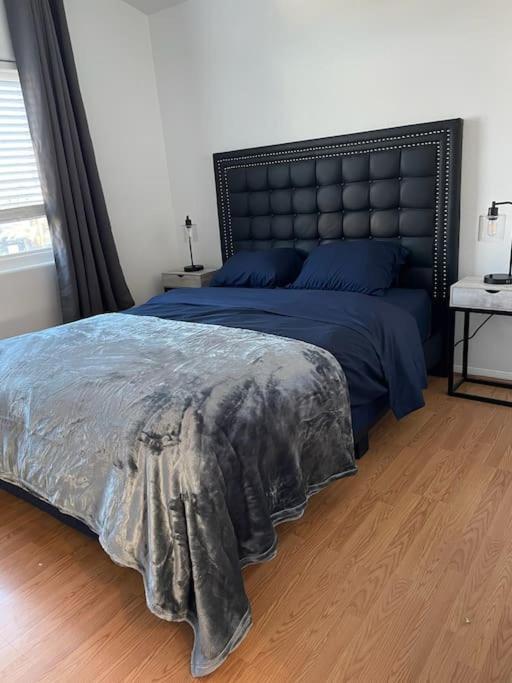 Work, Life, Luxury! Luxe Vegas W Firepit+pool Apartment *