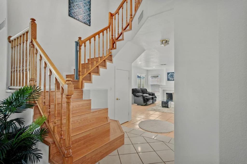 Work, Life, Luxury! Luxe Vegas W Firepit+pool Apartment *