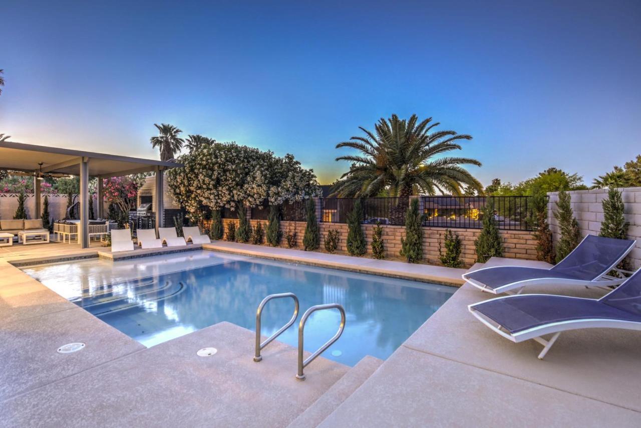 Vegas Pool W Wetdeck, Jacuzzi, Wetbar, Bbq, 15 Min To Strip Holiday home *