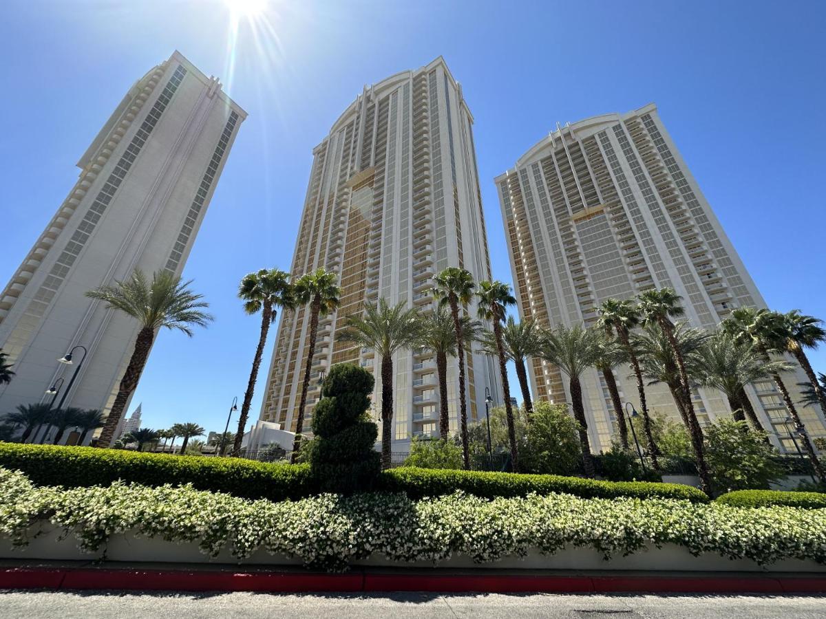 Mgm Signature Deluxe Balcony Strip View Aparthotel *