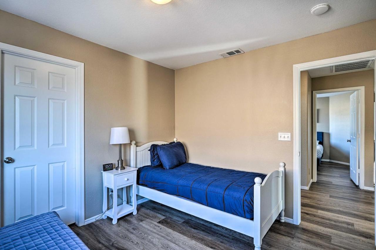 Vegas Getaway About 8 Mi To Vegas Strip! Holiday home *