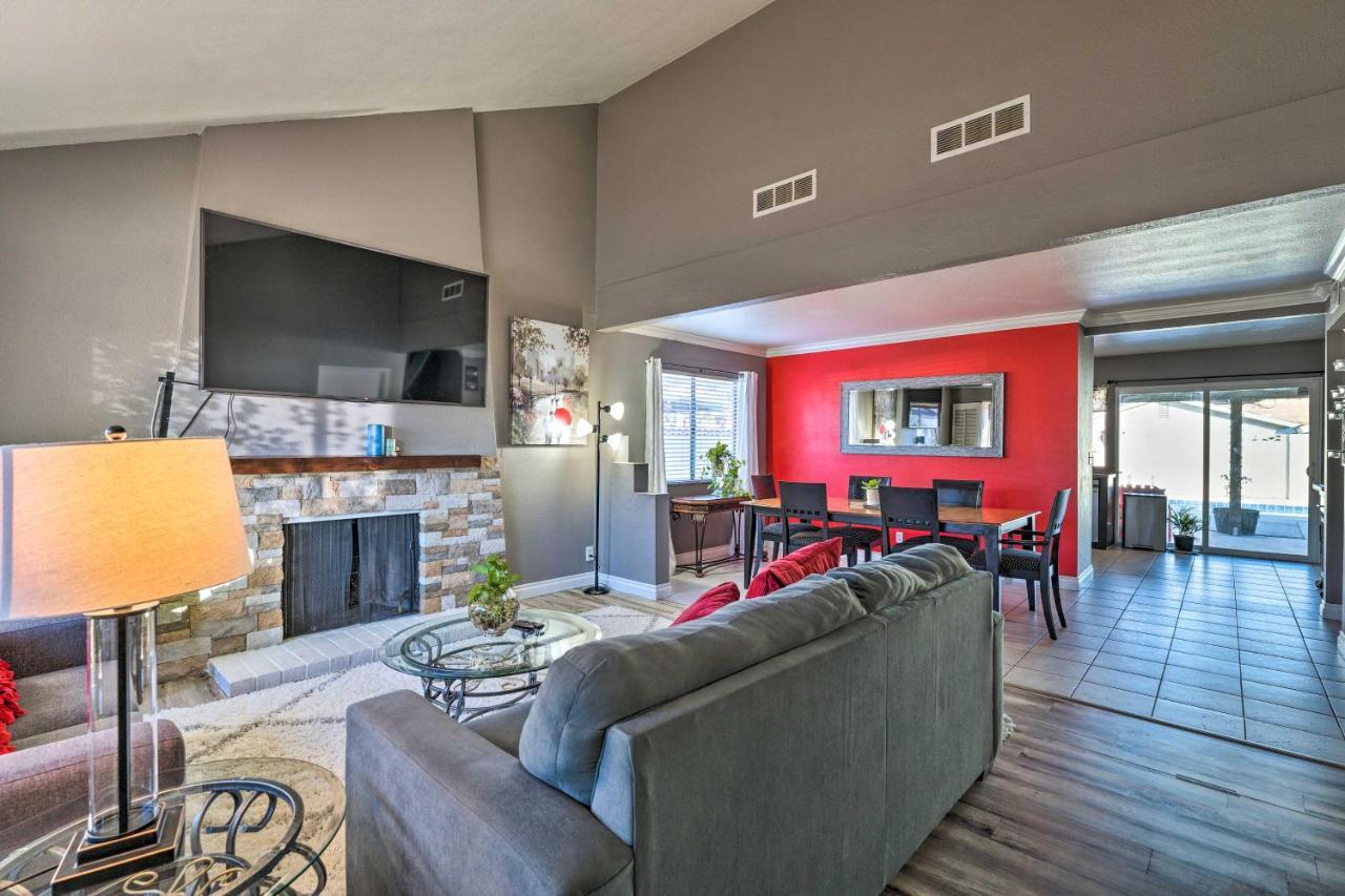 Holiday home Stylish With Pool - 5 Mi To Vegas Strip!