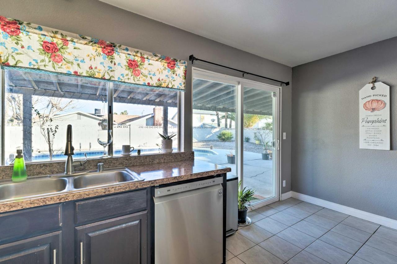 Stylish With Pool - 5 Mi To Vegas Strip! Holiday home