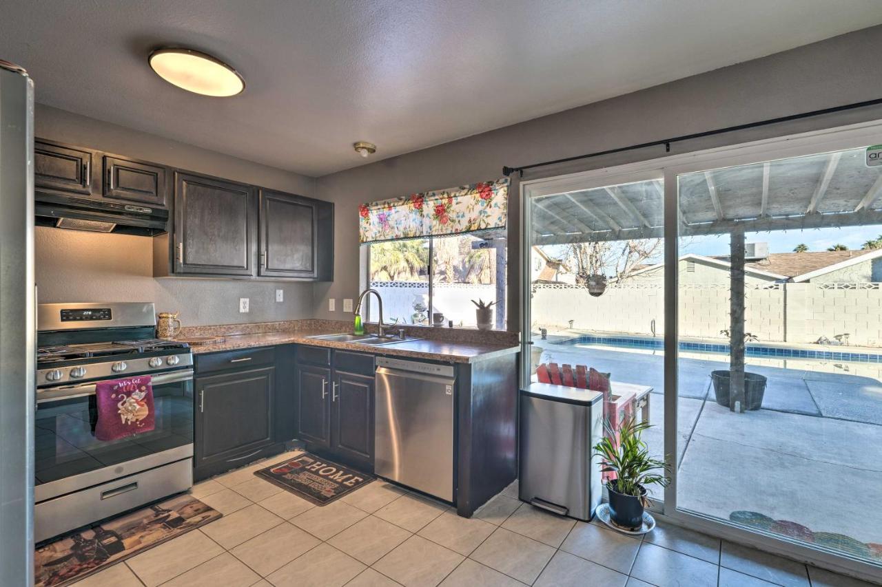 Holiday home Stylish With Pool - 5 Mi To Vegas Strip!