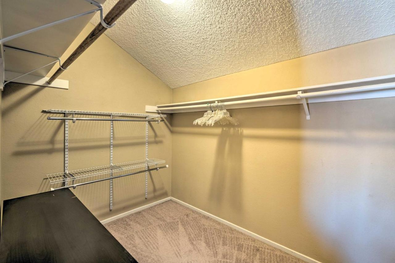 Stylish With Pool - 5 Mi To Vegas Strip! Holiday home