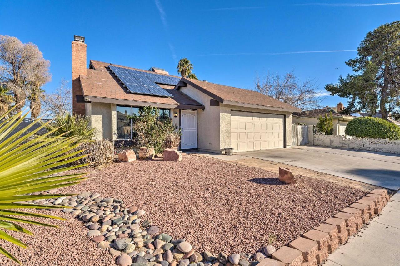 Stylish With Pool - 5 Mi To Vegas Strip! Holiday home Las Vegas