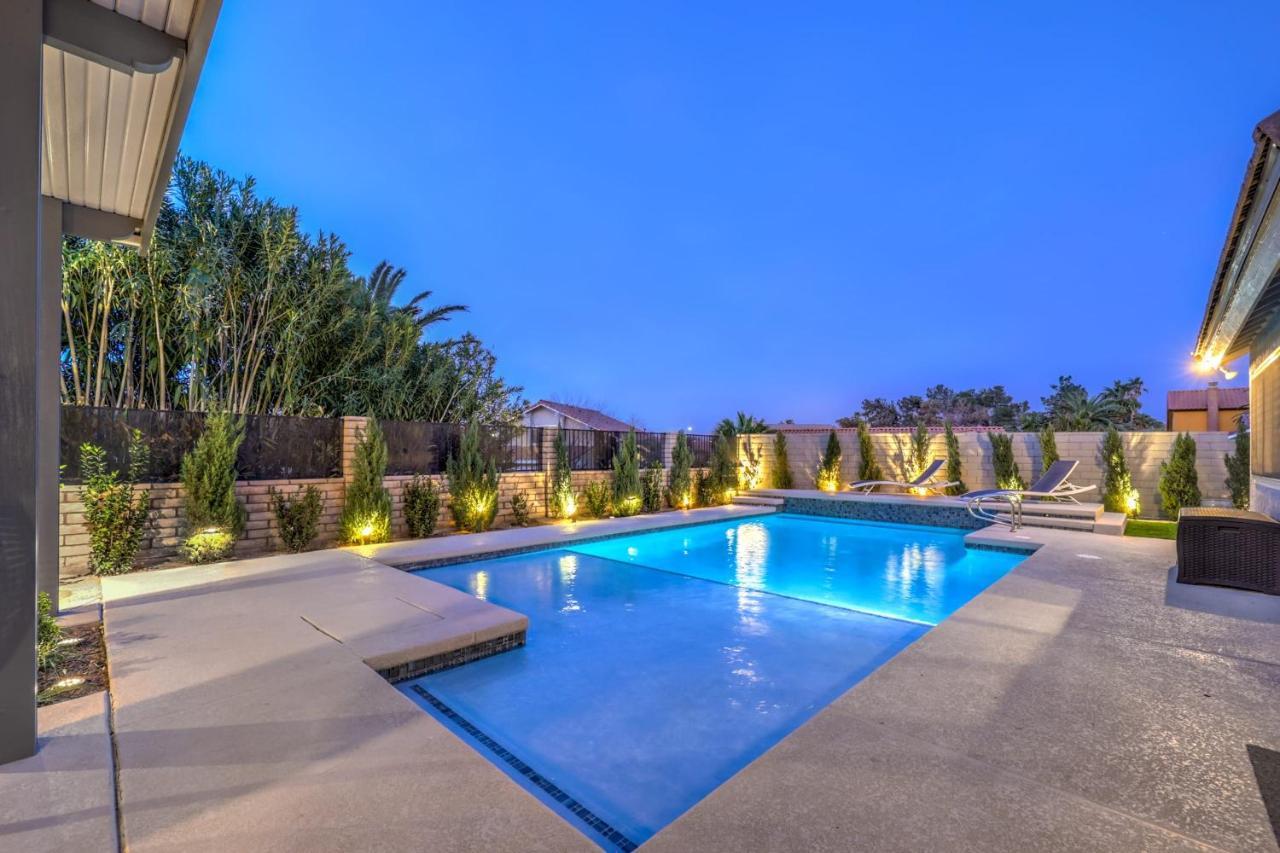 Vegas Pool W Wetdeck, Jacuzzi, Wetbar, Bbq, 15 Min To Strip Holiday home Las Vegas