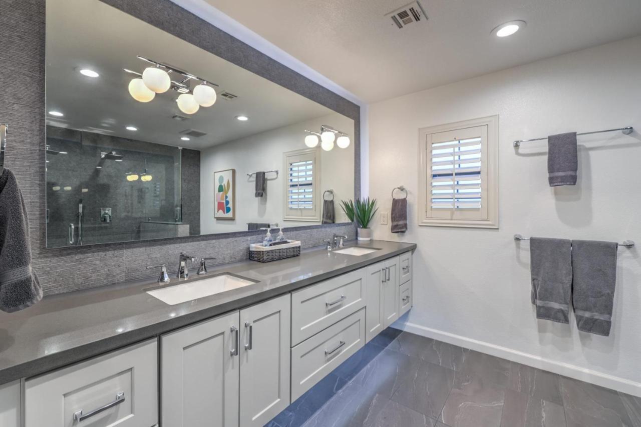 Holiday home Vegas Pool W Wetdeck, Jacuzzi, Wetbar, Bbq, 15 Min To Strip