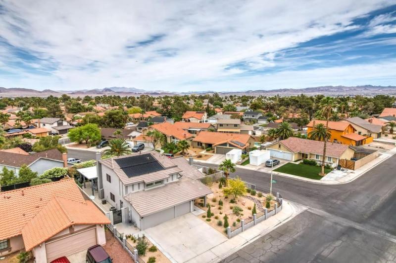 Holiday home Vegas Pool W Wetdeck, Jacuzzi, Wetbar, Bbq, 15 Min To Strip