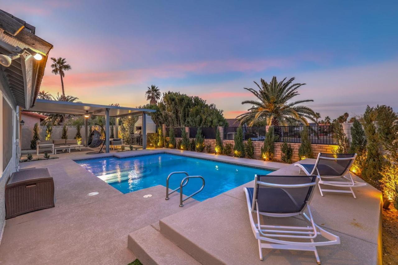 Vegas Pool W Wetdeck, Jacuzzi, Wetbar, Bbq, 15 Min To Strip Holiday home
