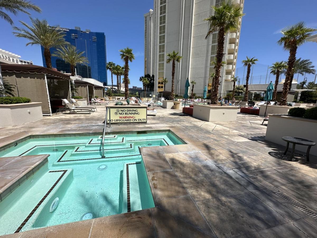 Mgm Signature Deluxe Balcony Strip View Aparthotel