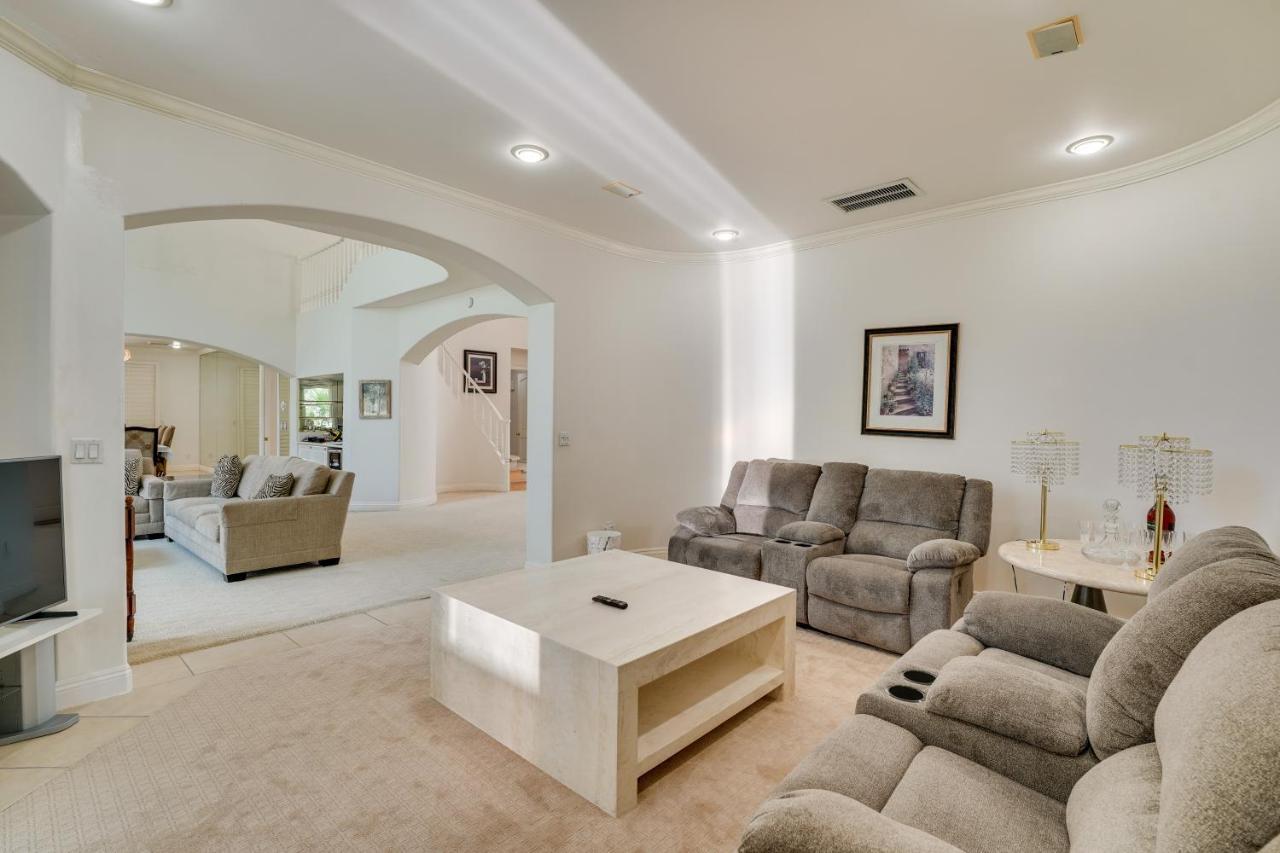 Elegant Vegas Estate With Pool About Near Strip Holiday home Las Vegas