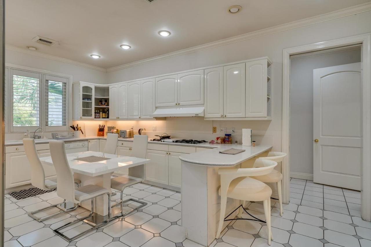 Holiday home Elegant Vegas Estate With Pool About Near Strip Las Vegas