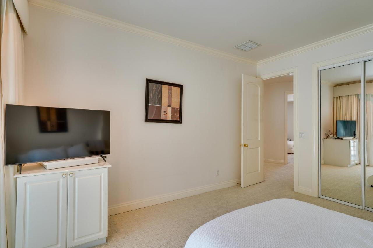 Holiday home Elegant Vegas Estate With Pool About Near Strip *