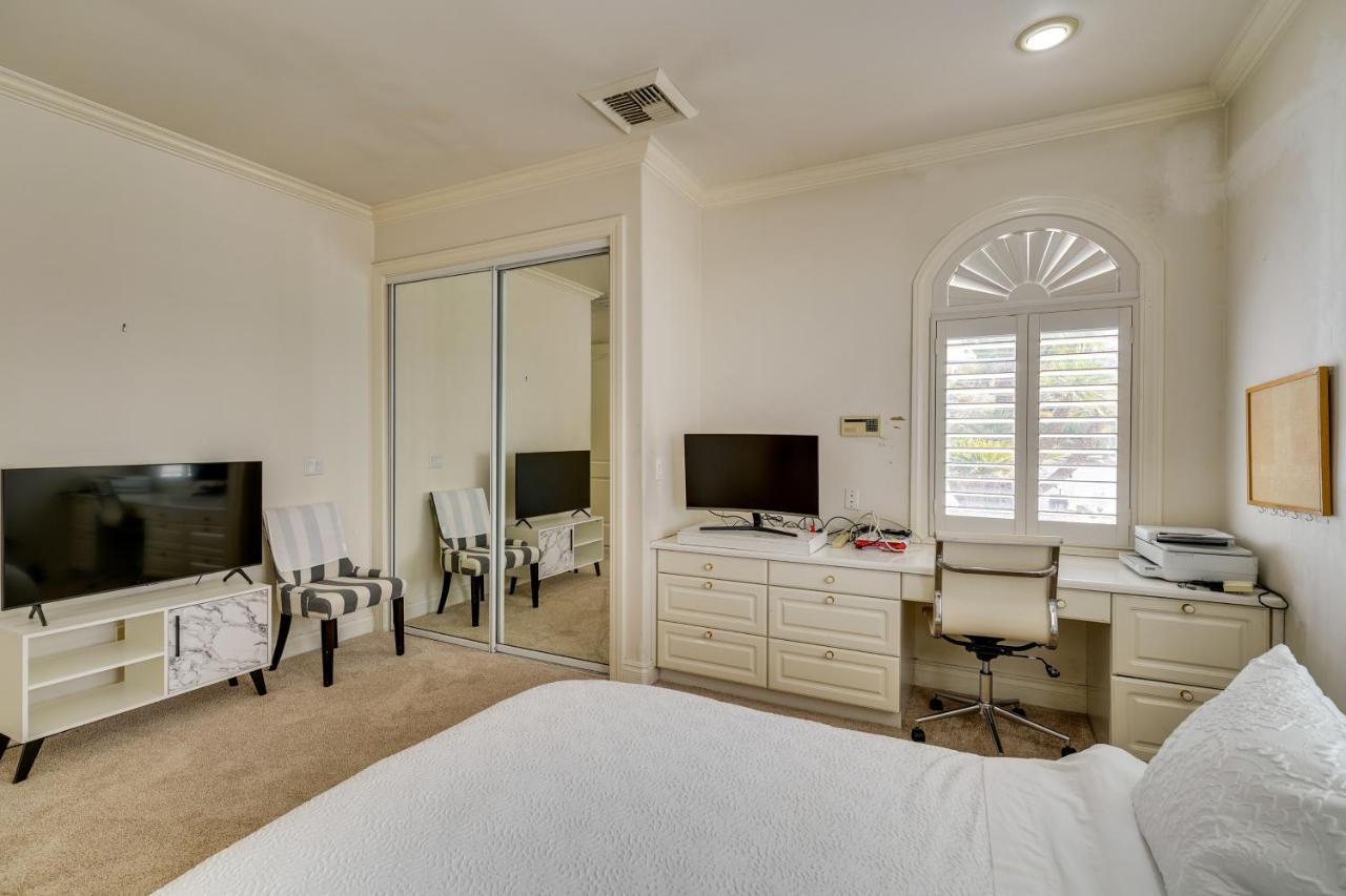 Holiday home Elegant Vegas Estate With Pool About Near Strip Las Vegas