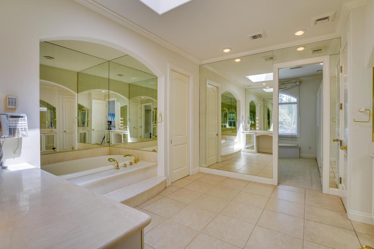 Holiday home Elegant Vegas Estate With Pool About Near Strip Las Vegas