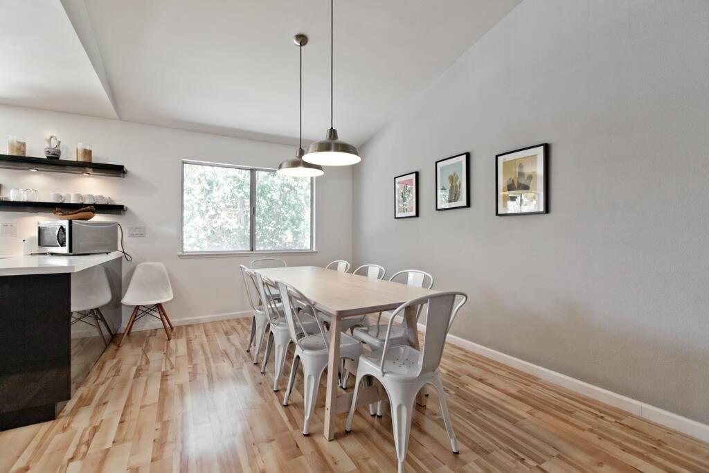 Holiday home Bright, Modern 4br With Beautiful Backyard & Pool! *