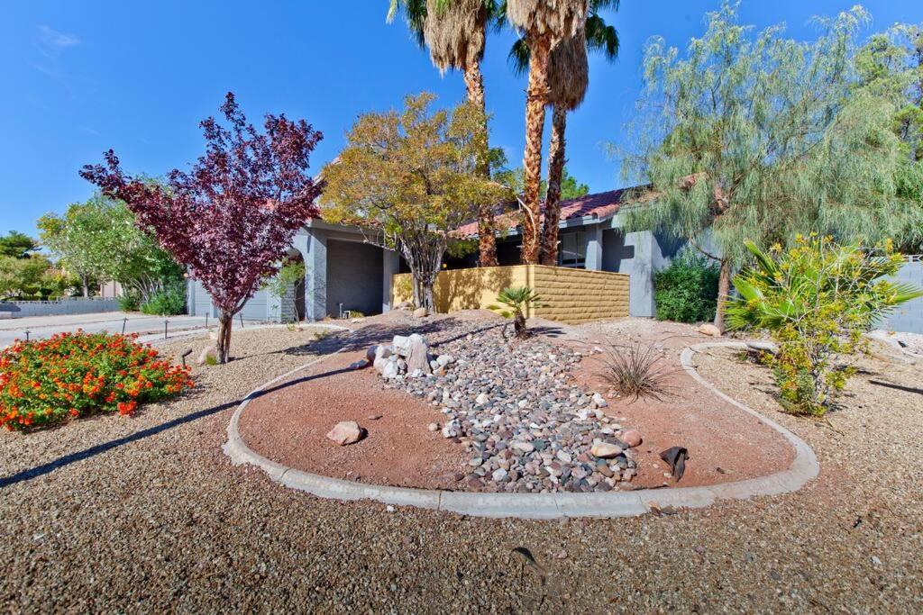 Holiday home Bright, Modern 4br With Beautiful Backyard & Pool!