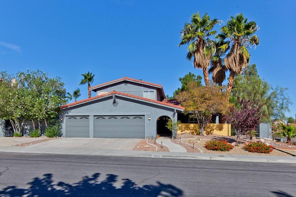 Bright, Modern 4br With Beautiful Backyard & Pool! *