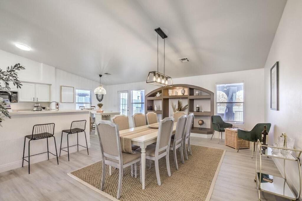 Cozy Desert Retreat - Pool, Spa, Views Holiday home Henderson