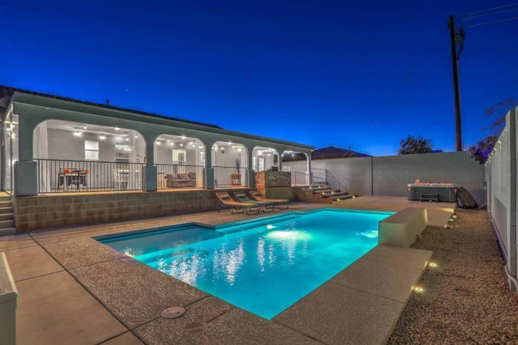 Cozy Desert Retreat - Pool, Spa, Views Holiday home *