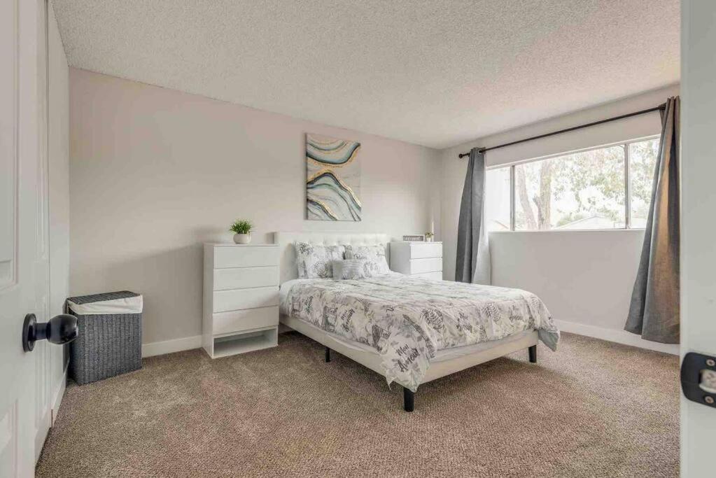 Cozy Home! 16 Min Away From Strip And Fremont *