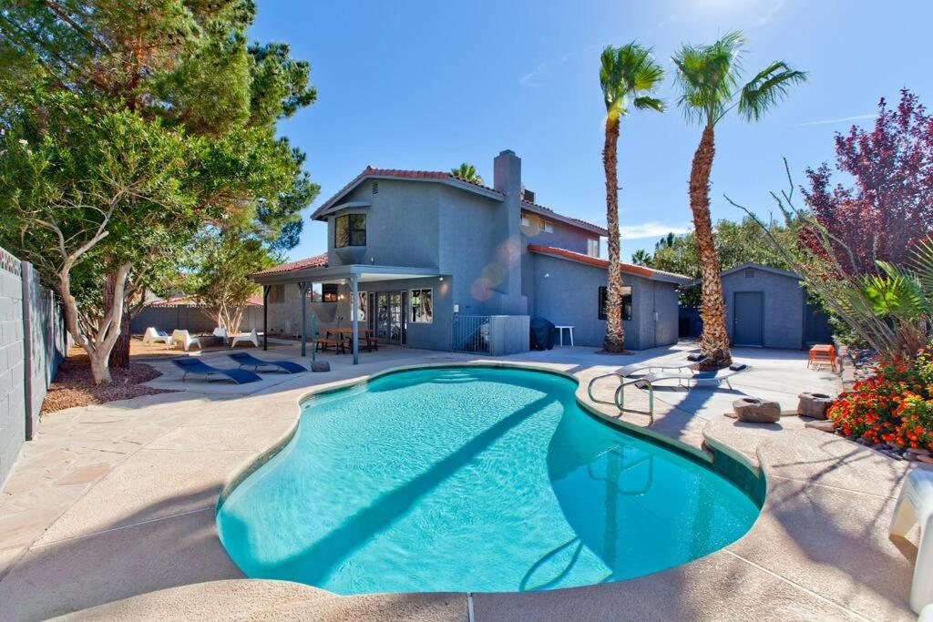 Bright, Modern 4br With Beautiful Backyard & Pool! * Las Vegas