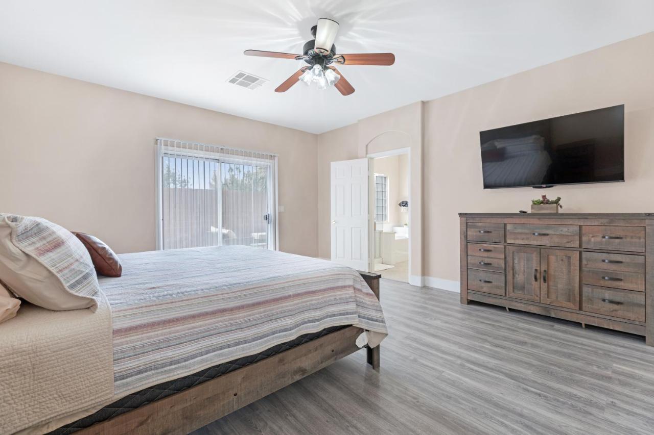 Beautiful Spacious Single Story Vegas Holiday home *