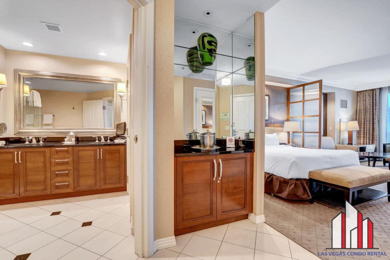 Holiday home Mgm Signature-25-815 Strip View Balcony *