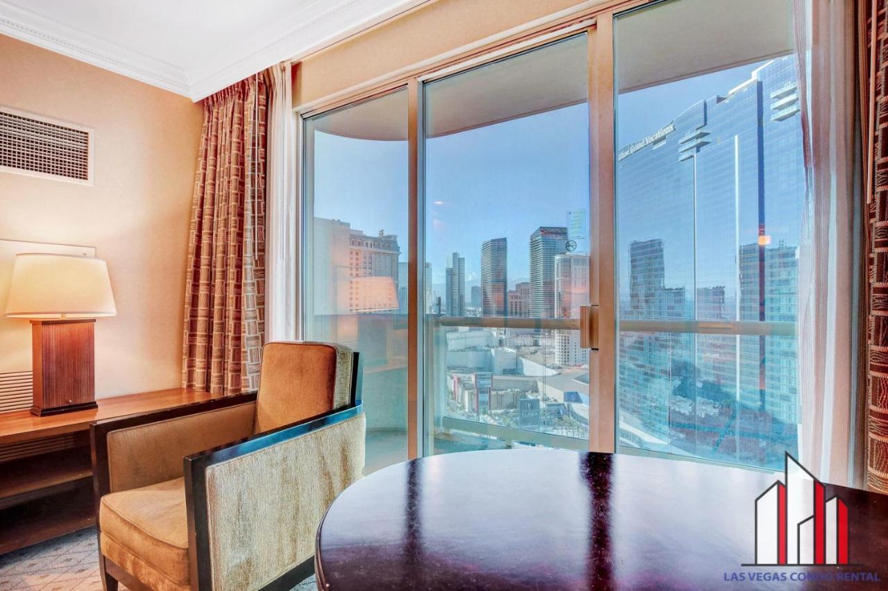 Mgm Signature-25-815 Strip View Balcony *