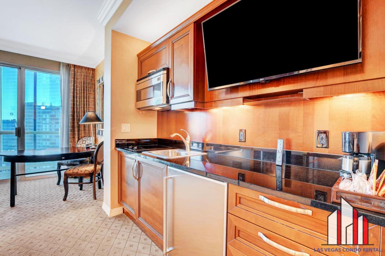 Mgm Signature-25-815 Strip View Balcony *
