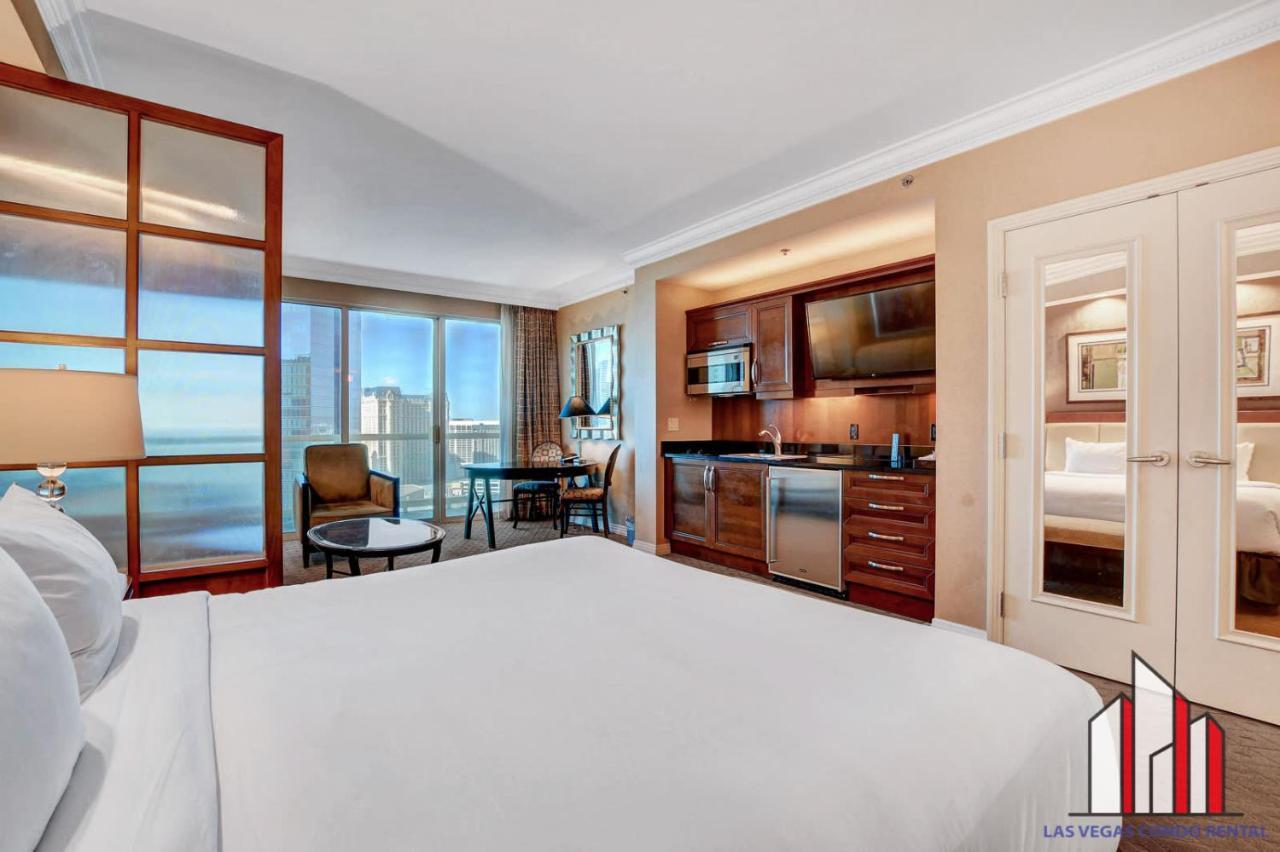 Mgm Signature-25-815 Strip View Balcony *