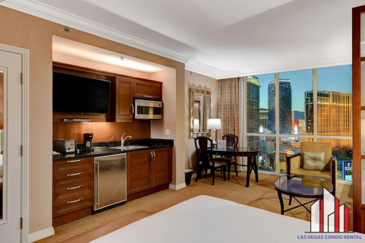 Mgm Signature-25-815 Strip View Balcony