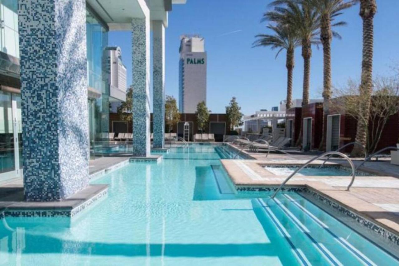Gorgeous Strip View - At Palms Place - 17 *