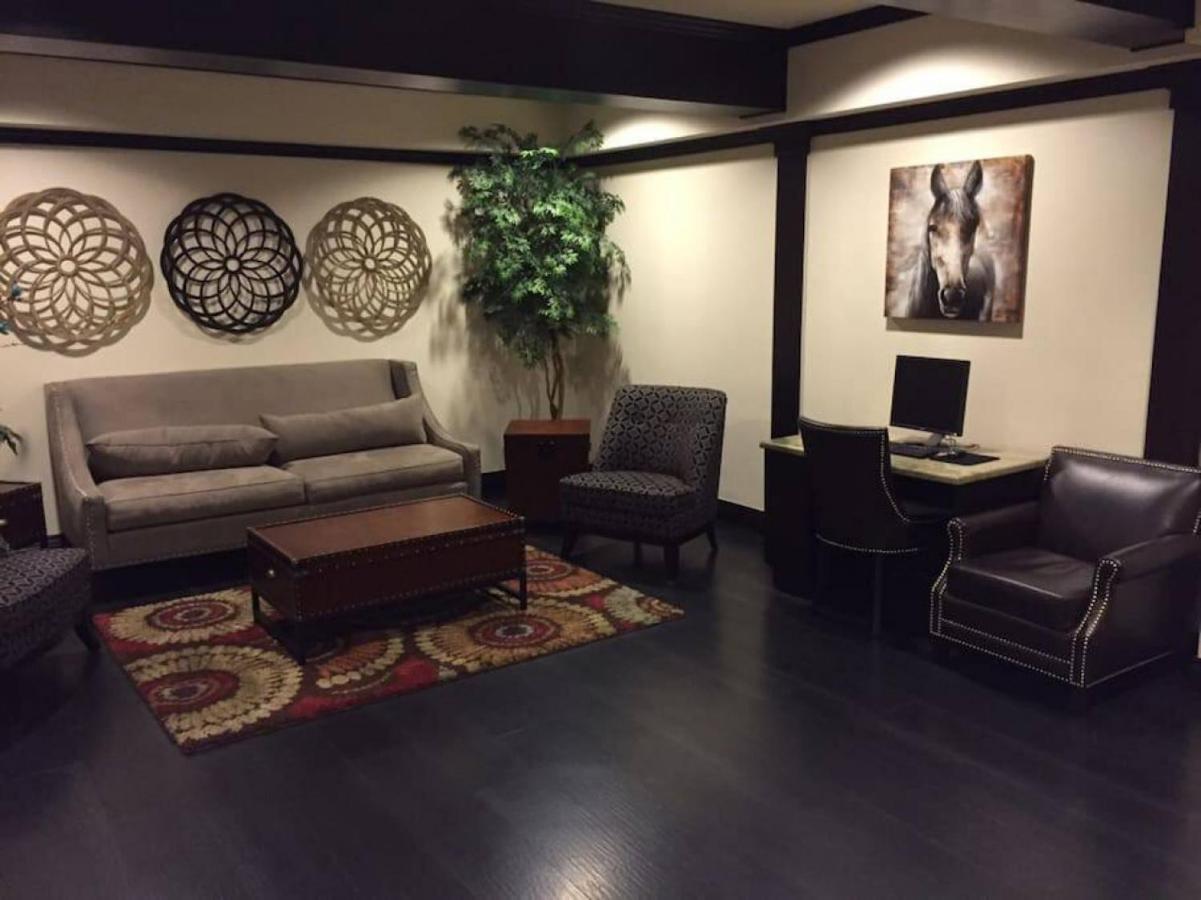 Holiday home On The Strip - Classic Comfort - 2 Bedroom *