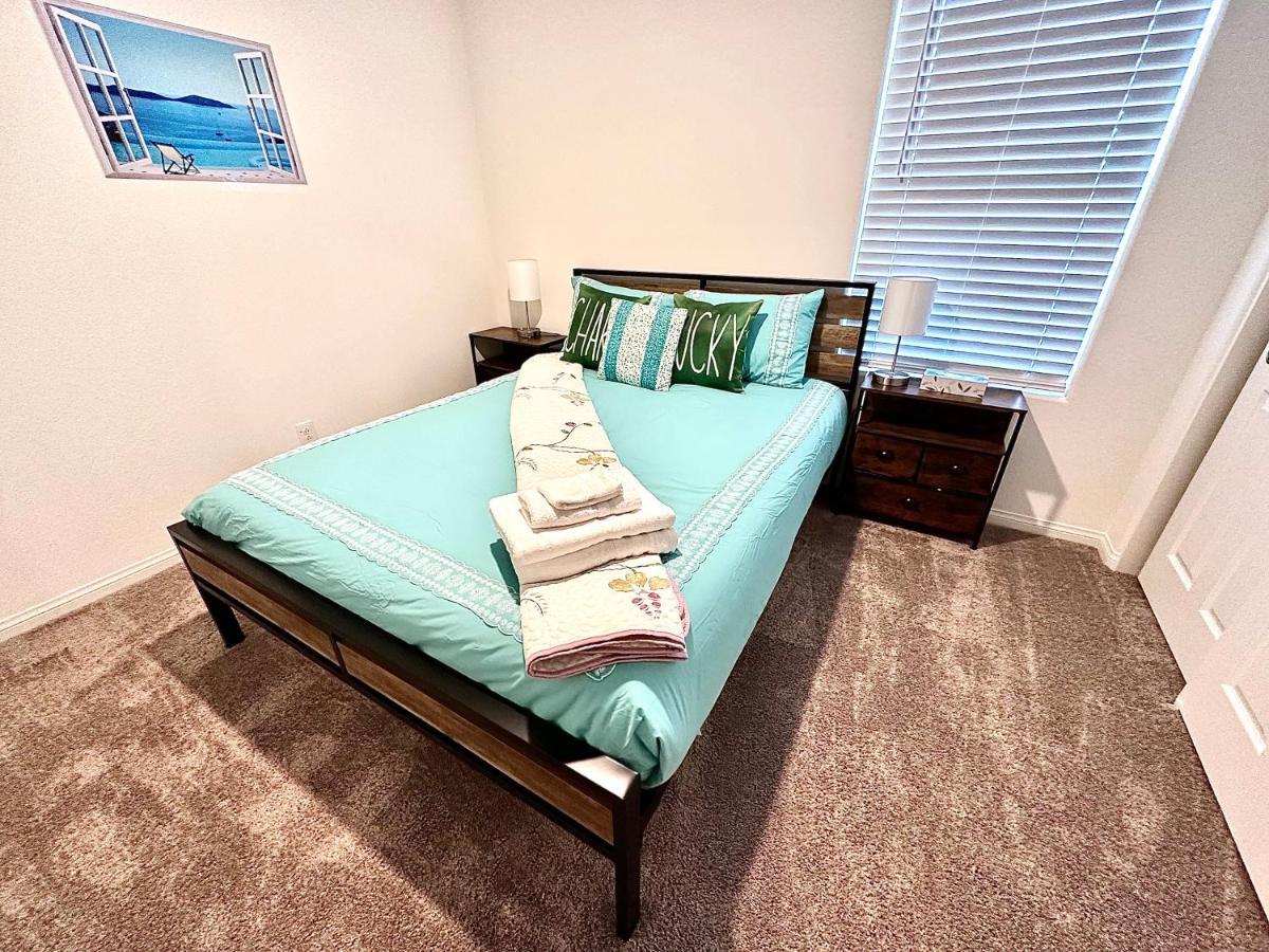 Spacious House, 5 Bedrooms, Sleeps 12, Near Vegas Strip And Airport Holiday home Las Vegas