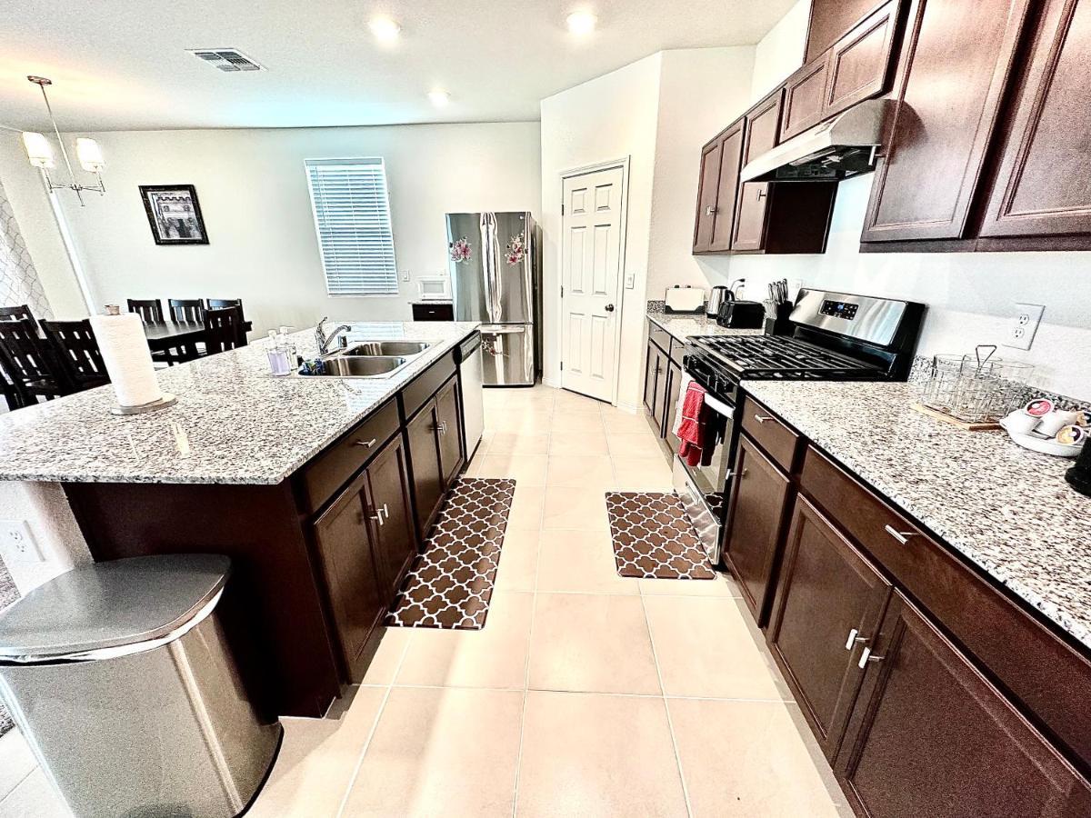 Holiday home Spacious House, 5 Bedrooms, Sleeps 12, Near Vegas Strip And Airport *