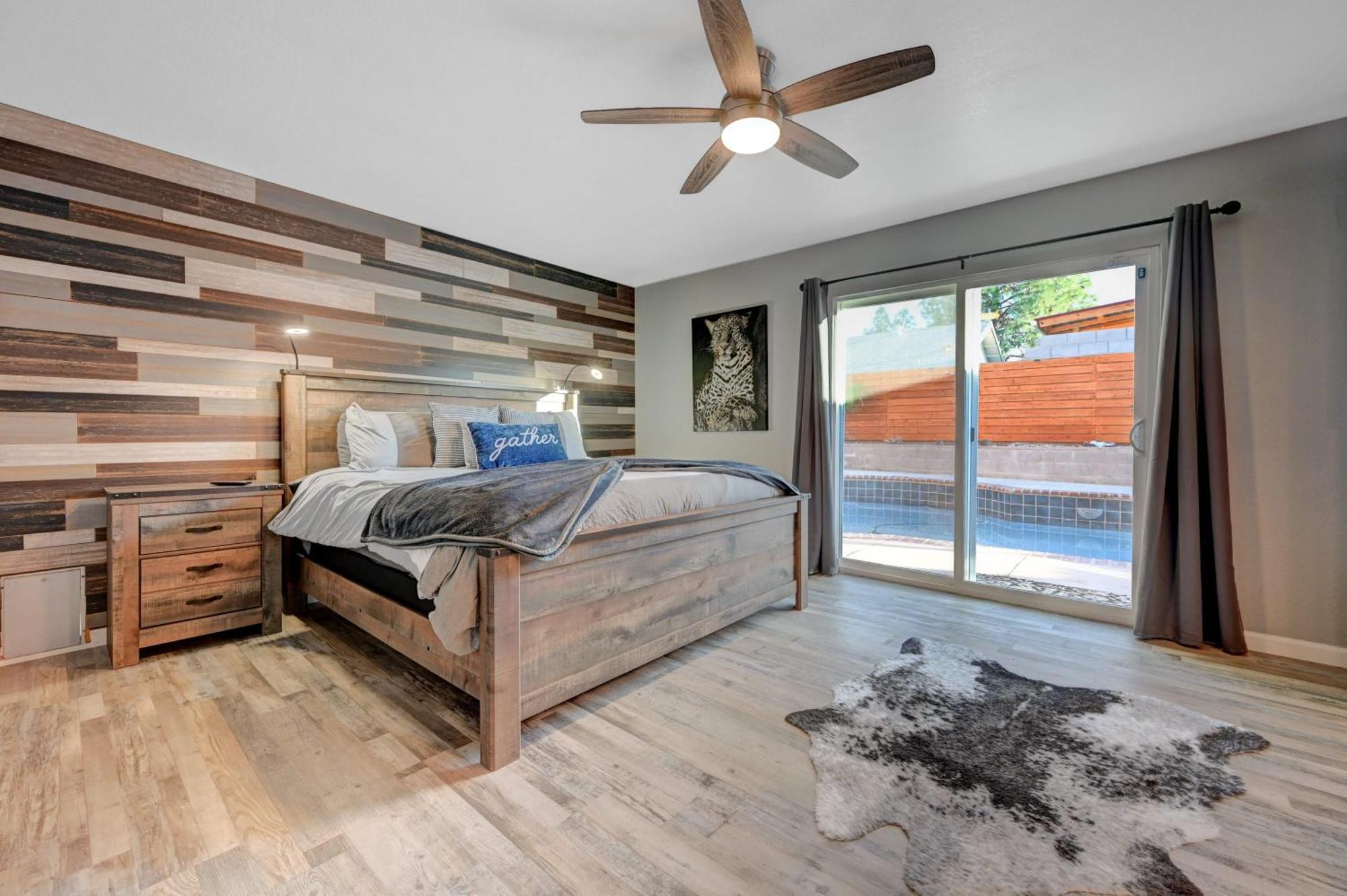 Desert Oasis Villa: Heated Pool Minutes From Vegas Strip