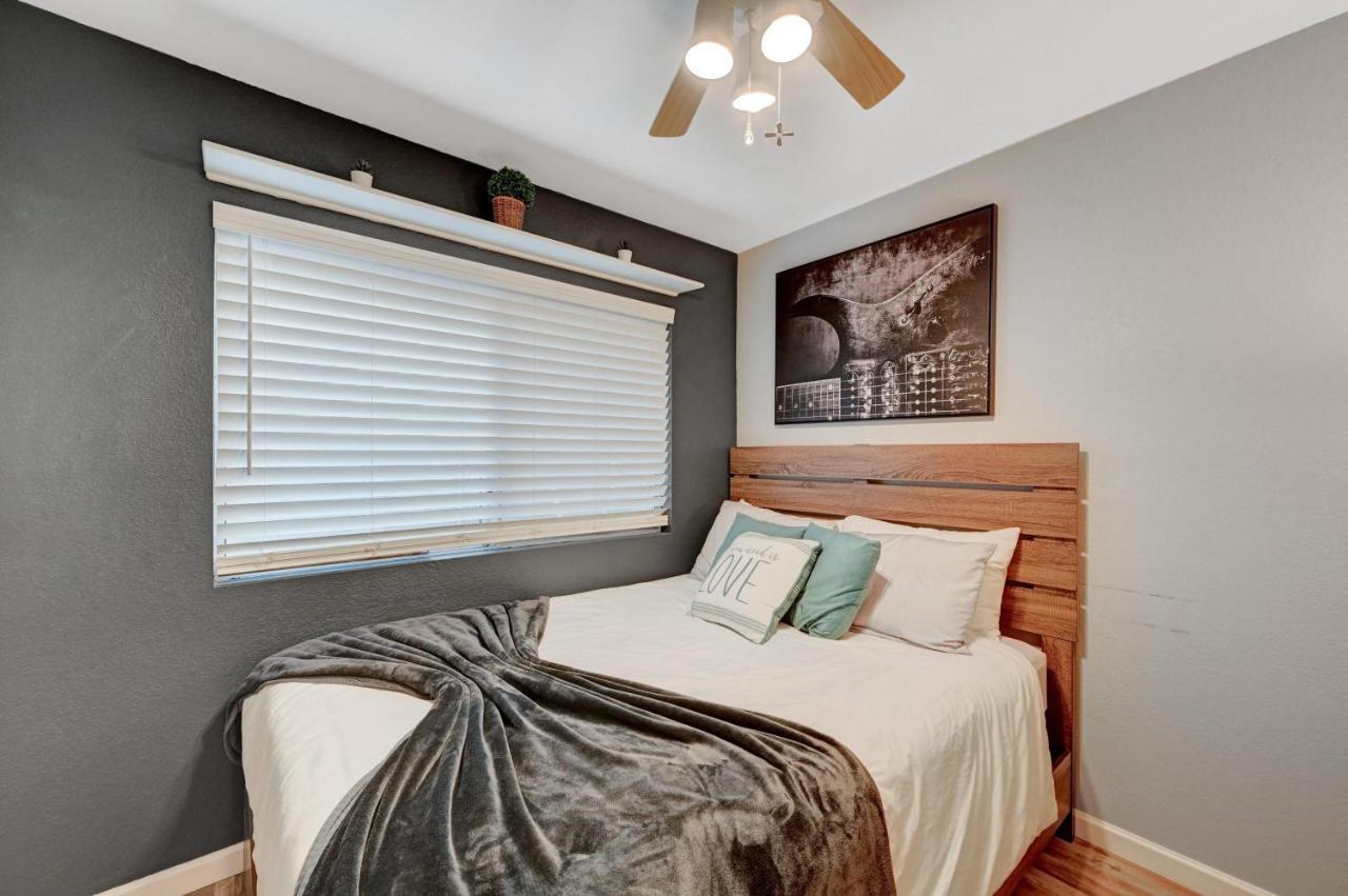 Desert Oasis Villa: Heated Pool Minutes From Vegas Strip Las Vegas