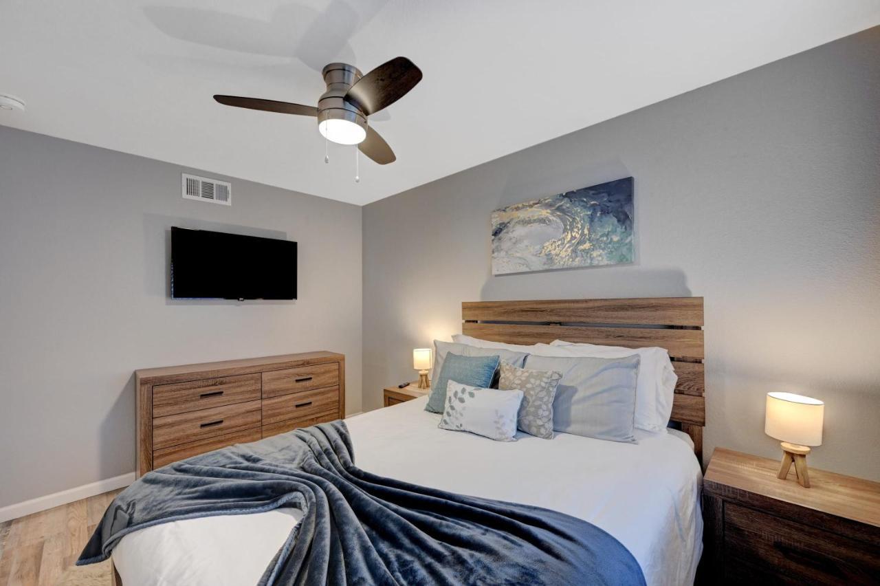 Desert Oasis Villa: Heated Pool Minutes From Vegas Strip * Las Vegas