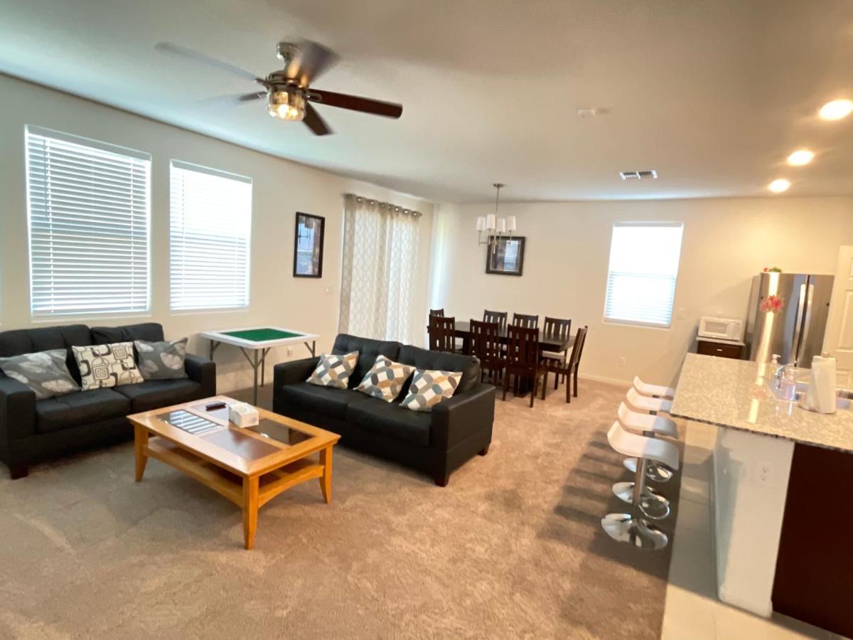 Spacious House, 5 Bedrooms, Sleeps 12, Near Vegas Strip And Airport Holiday home *