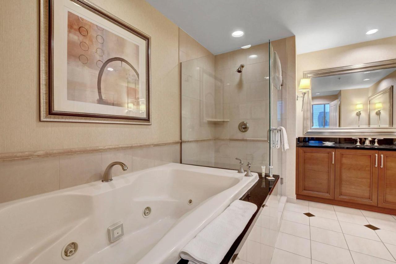 Mgm Signature-31-821 1br2ba F1 Strip View Balcony Holiday home