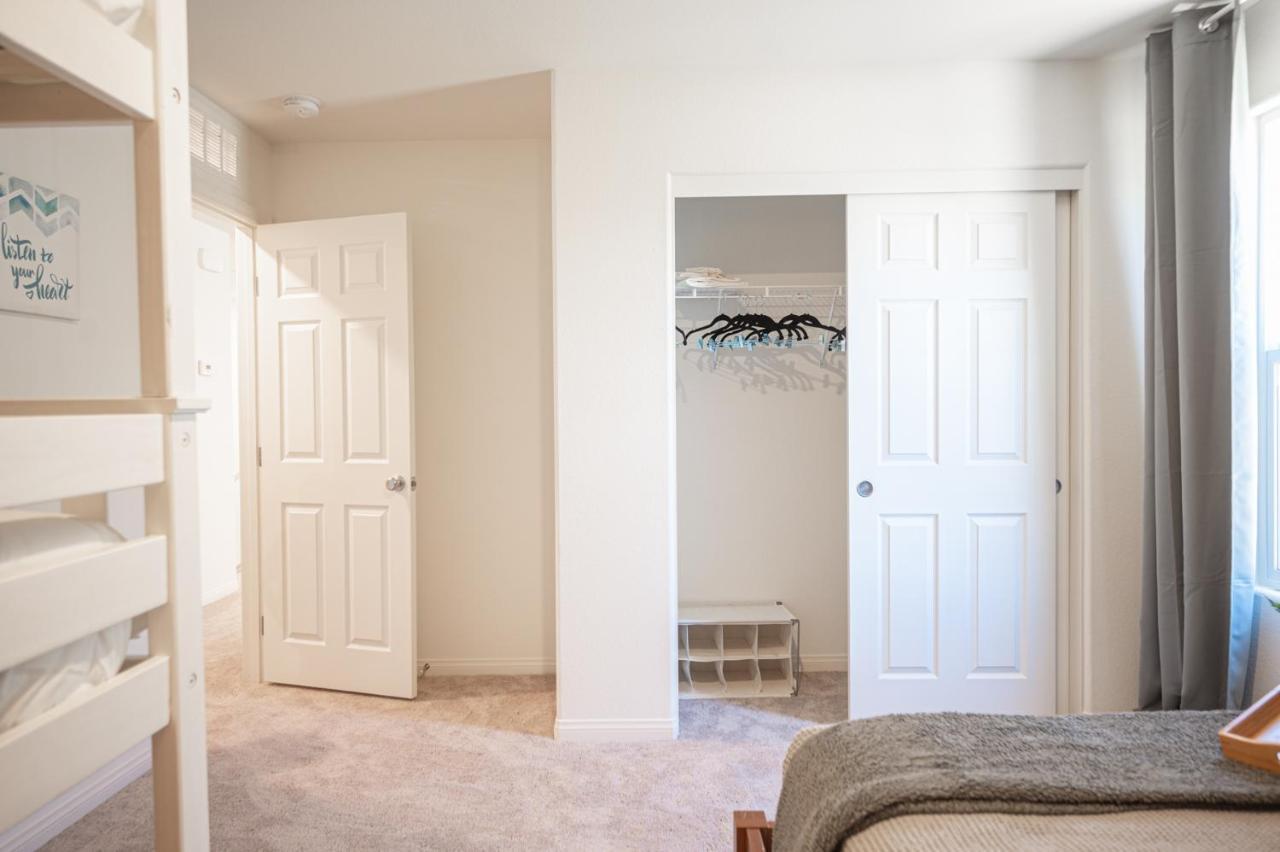 Beautiful Brand New 2 Bedroom Vegas Home! Fits 12 Or More,15-20 Minutes From Lv Strip Apartment