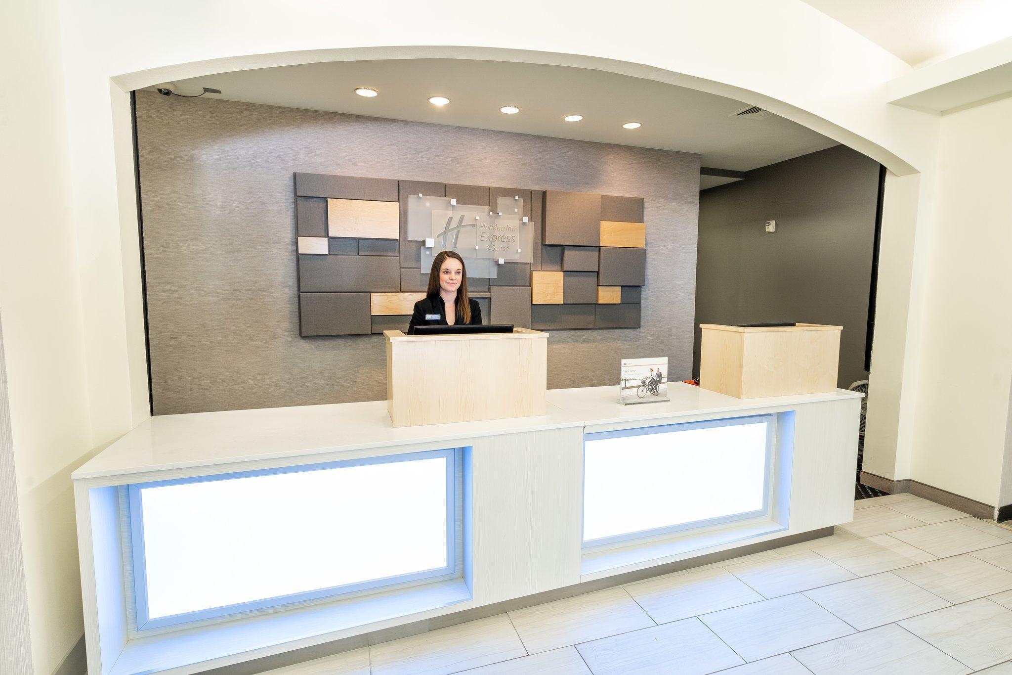 Hotel Express & Vegas Sw Springvalley By Ihg 3*