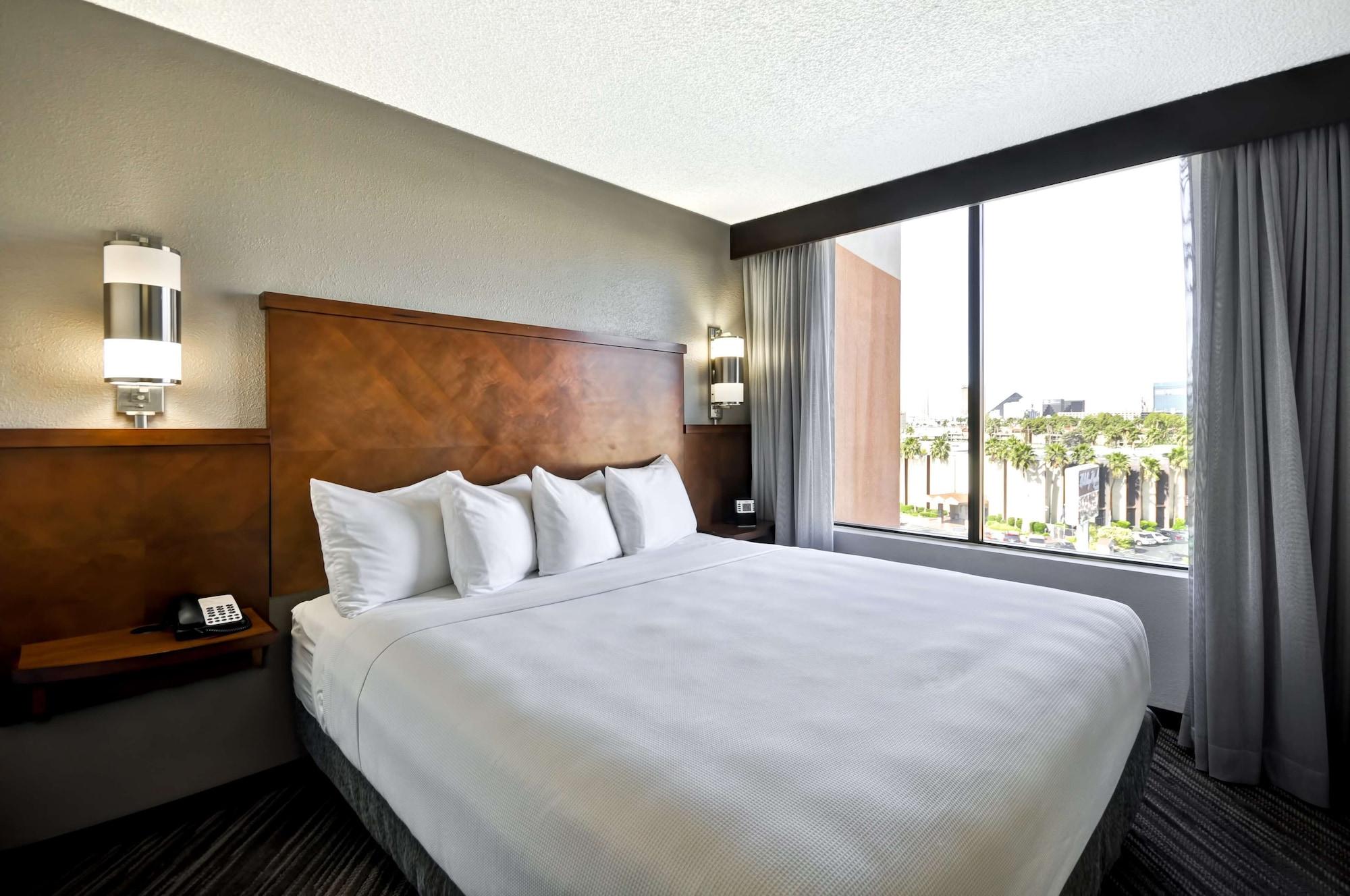 Hyatt Place Vegas Hotel 3*