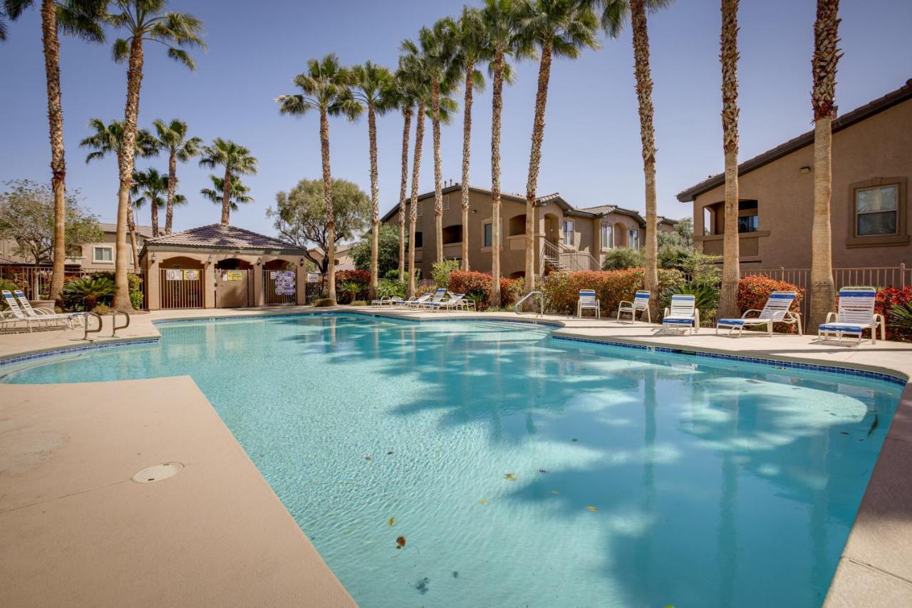Vegas With Pool Access! *