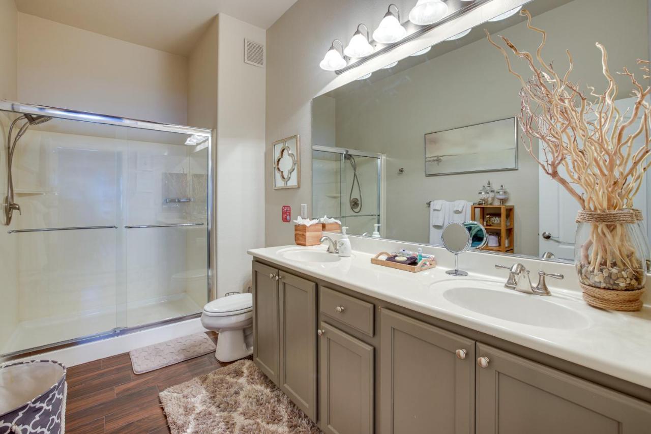 Apartment Vegas With Pool Access! *