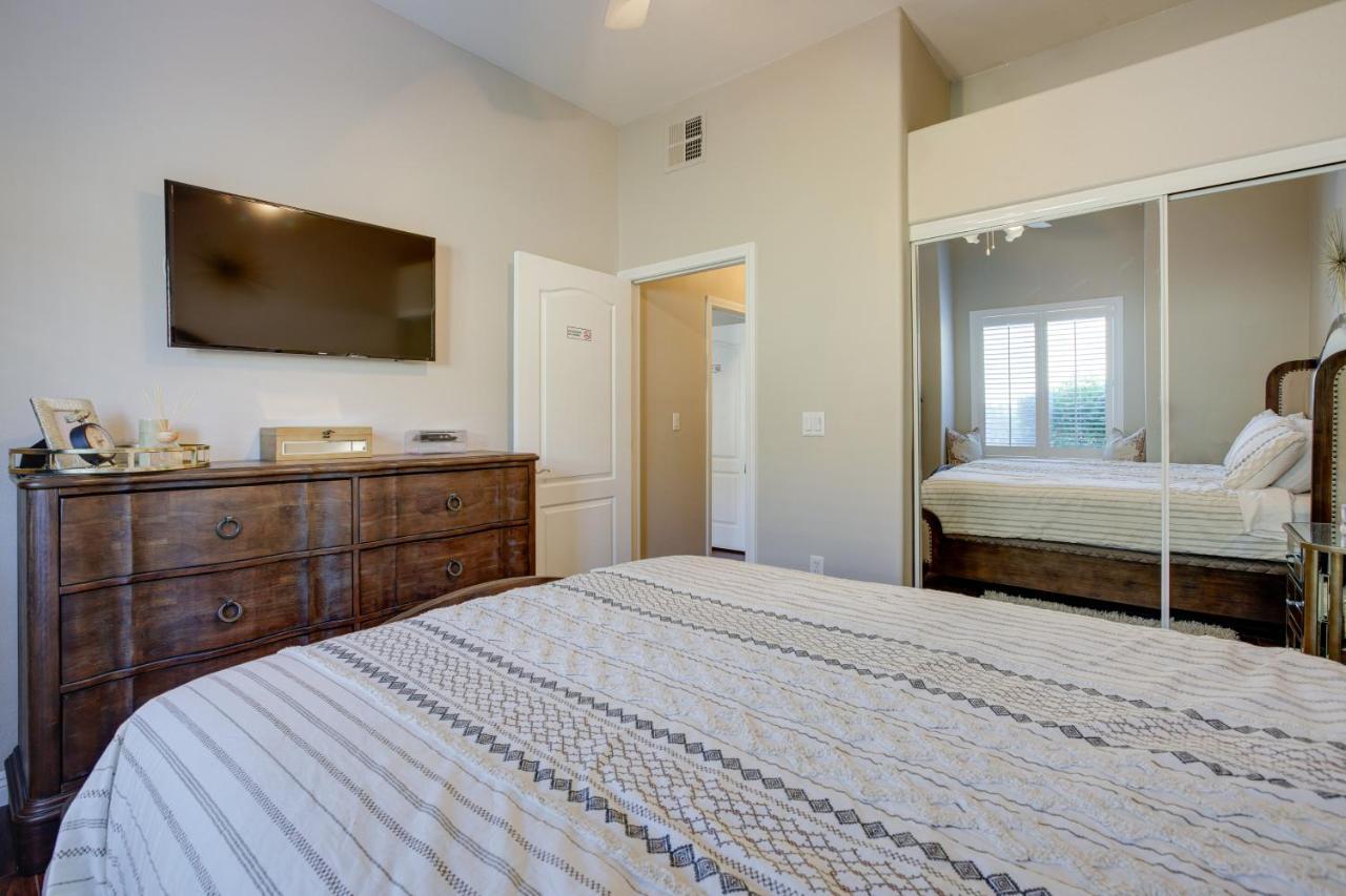 Apartment Vegas With Pool Access! *