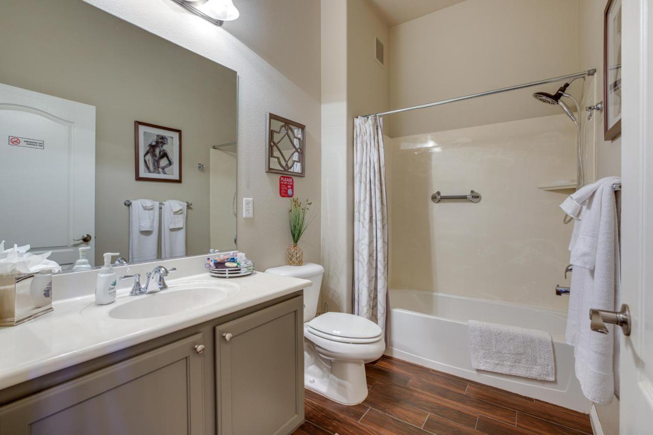Apartment Vegas With Pool Access! *